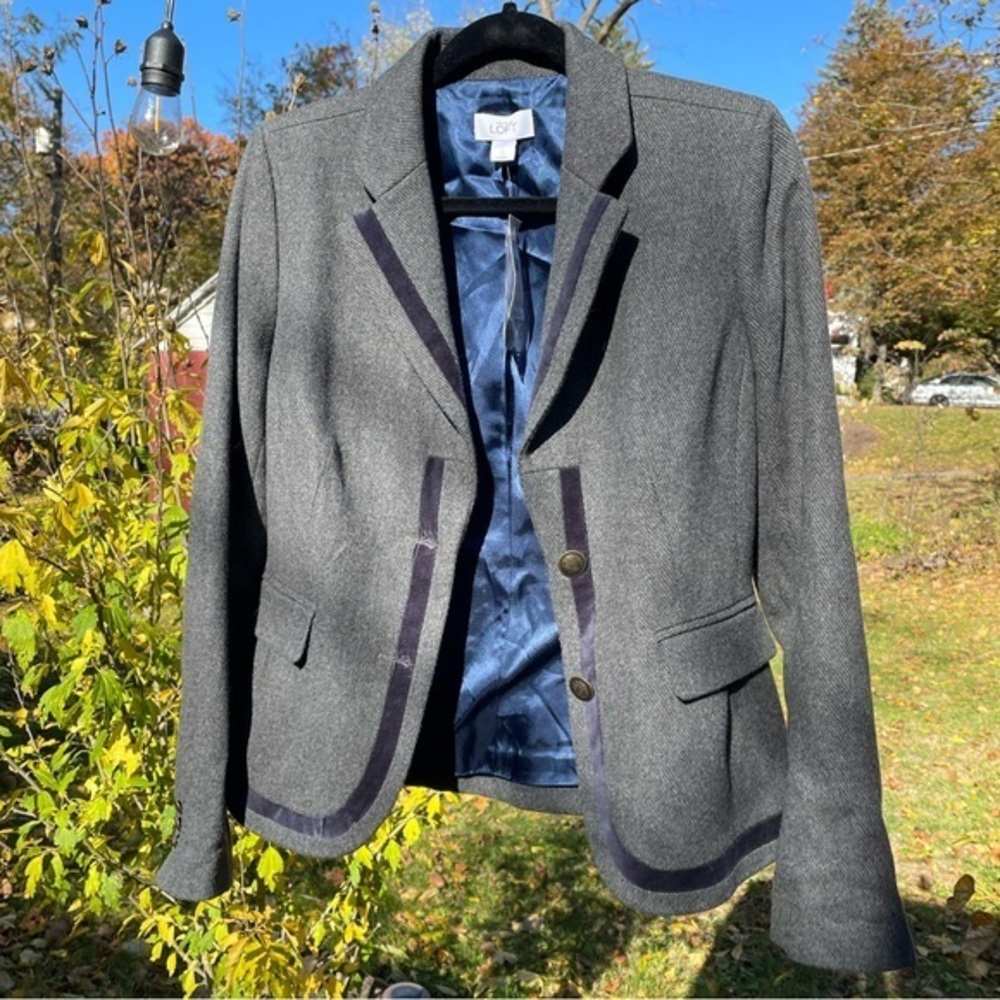 NWT Loft grey wool & navy velvet blazer with crest buttons, size 10